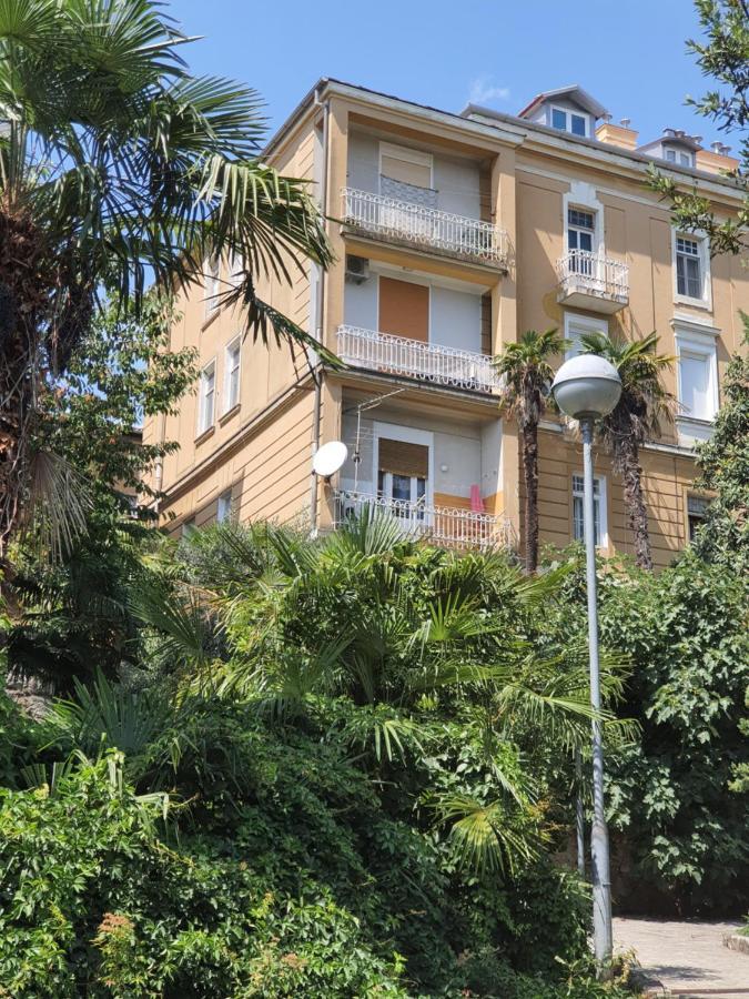Family Apartment Center Opatija Buitenkant foto