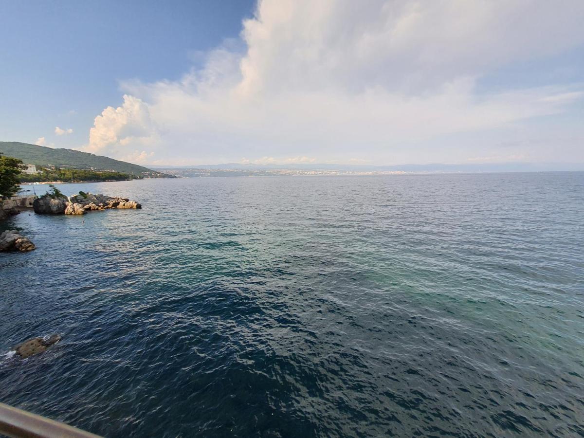 Family Apartment Center Opatija Buitenkant foto