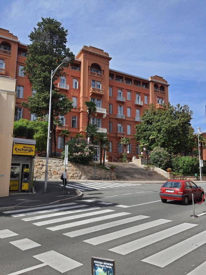 Family Apartment Center Opatija Buitenkant foto